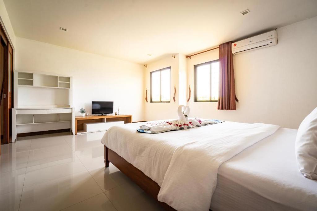 Capital O 890 The Royal Bay View Aparthotel 4*